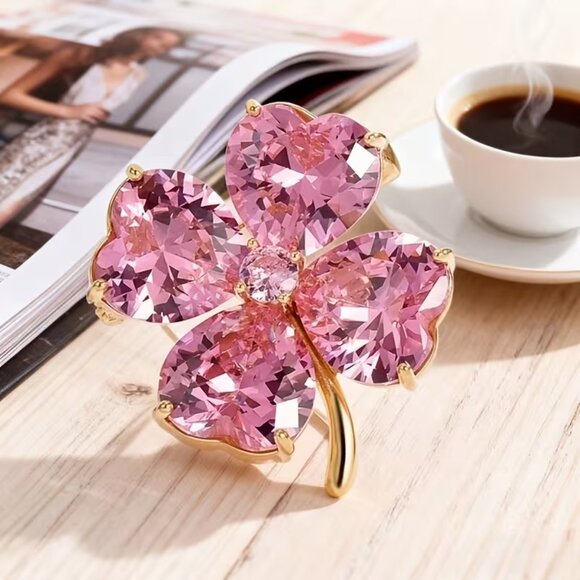 Jewelry - Pink Rhinestone Heart-Shaped 4-Leaf Clover Pin Brooch (Gold) BRAND-NEW!